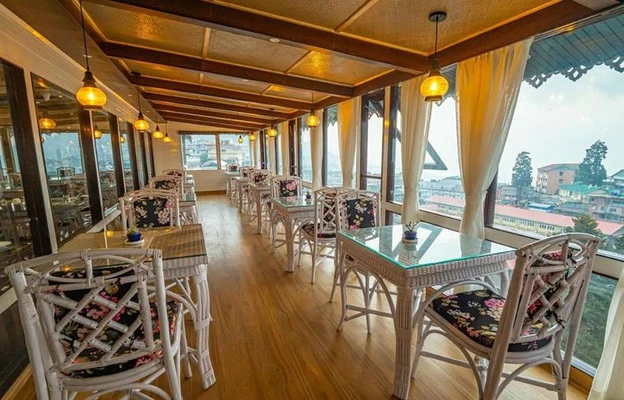 pure veg resort in chauk bazar, darjeeling - yashshree mall road darjeeling