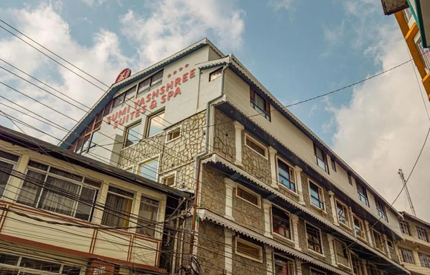 Resort in chauk bazar, darjeeling - yashshree mall road darjeeling