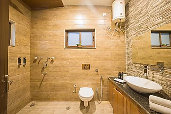 hotel with party hall in jakhan, dehradun - alaya stays rahta villa 3 bhk with balcony & patio
