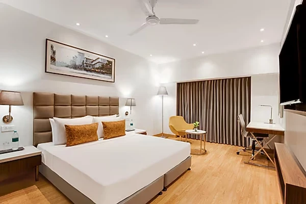 hotel with bar in hathibarkala, dehradun - hotel aketa