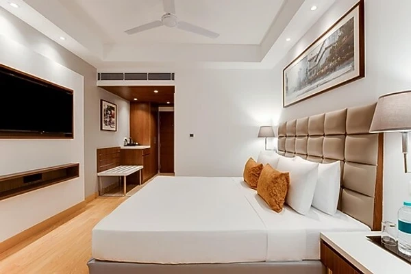 hotel with party hall in hathibarkala, dehradun - hotel aketa