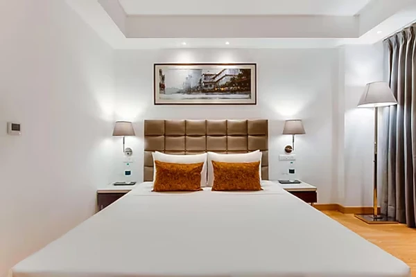 hotel with free parking in hathibarkala, dehradun - hotel aketa