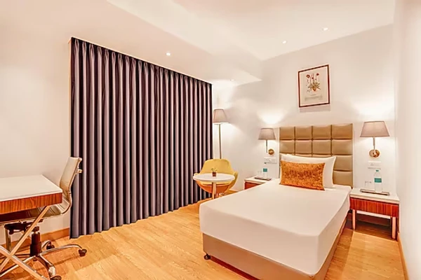 hotel with banquet hall in hathibarkala, dehradun - hotel aketa
