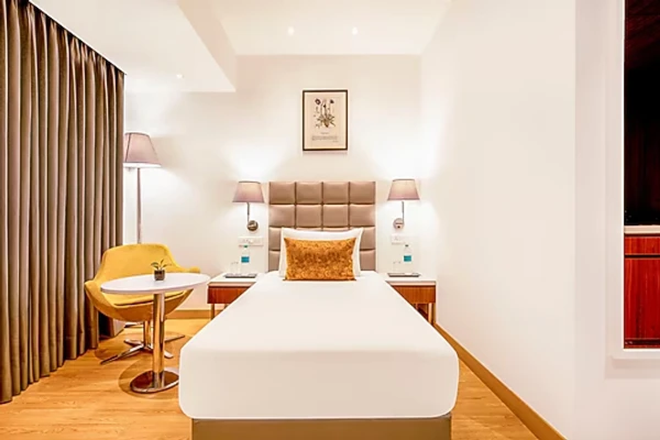 hotel with meeting room in hathibarkala, dehradun - hotel aketa
