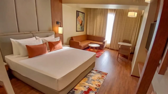 hotel with banquet hall in bhagwantpur, dehradun - lemon tree hotel mall of dehradun