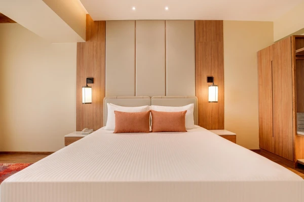 hotel with free parking in bhagwantpur, dehradun - lemon tree hotel mall of dehradun