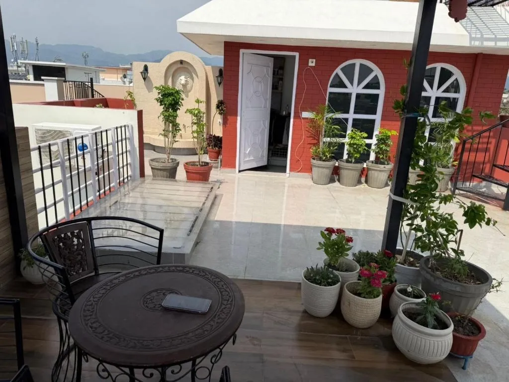 homestay near railway station in dehradun - red manor dehradun
