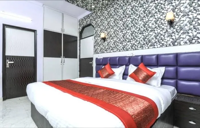 hotels for couple in akash continental delhi