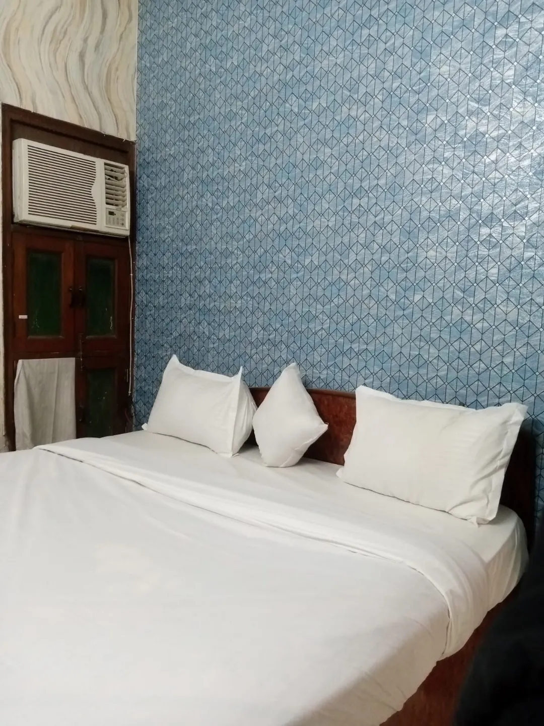 homestay with campfire in mahipalpur, delhi - andaz b&b home stay