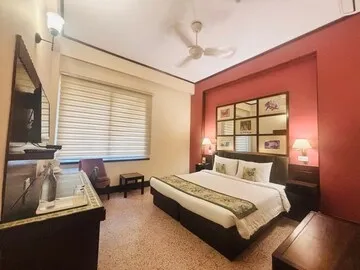 hotel with bar in chandni chowk, delhi - broadway an alivaa collection hotel