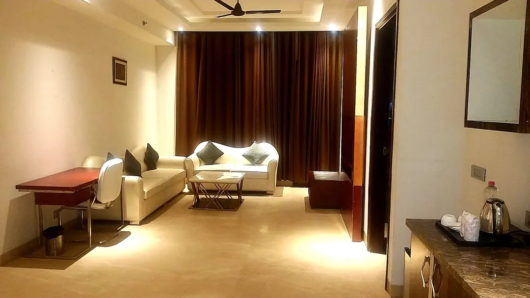 hotel near delhi railway station - c pearl hotel & banquets