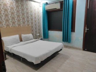 Hotel with meeting room in hauz khas, delhi - cosy stay