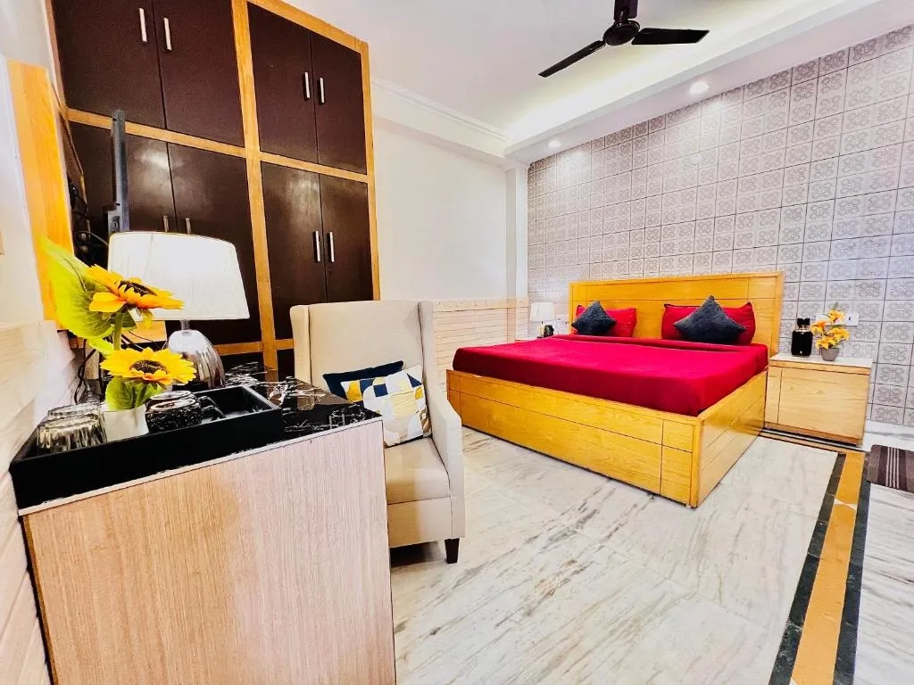 tourist hotels in divine inn hotel delhi