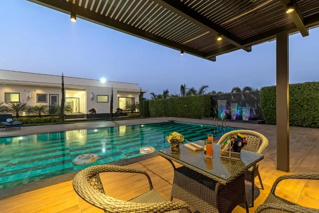 hotel with bar in palla, delhi - elivaas levante farms 5 bhk villa with pvt pool and garden