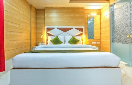 Hotel with party hall in anand vihar, delhi - glory villa