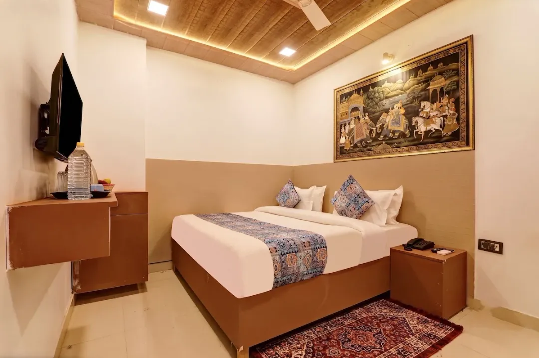 best hotels for couple in golden key - badli delhi