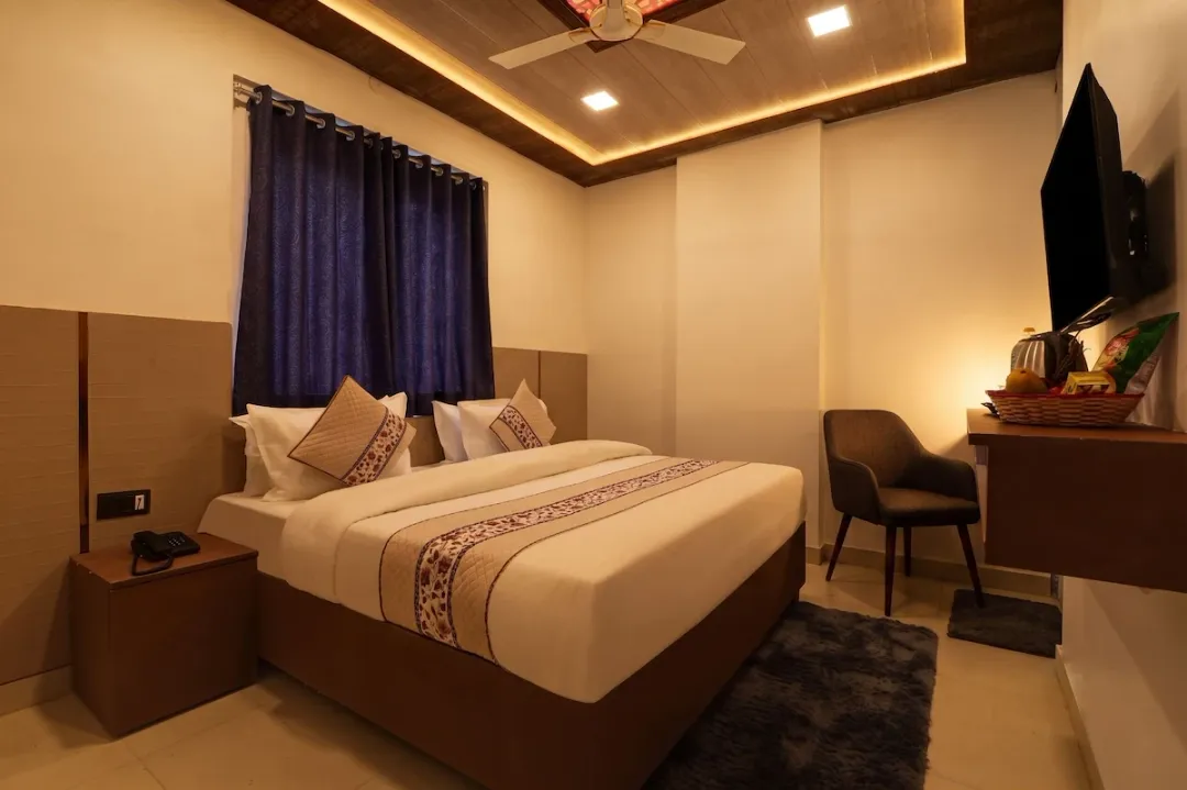 best hotels for unmarried couples in golden key - badli delhi