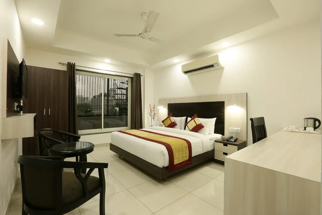 hotel with banquet hall in dwarka, delhi - green lotus residency