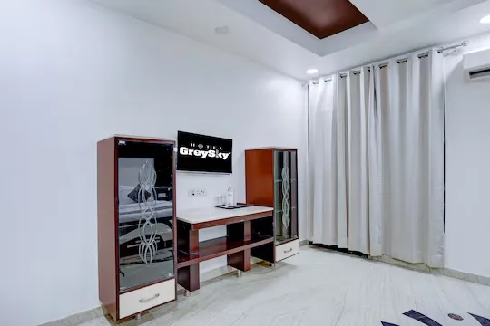 five star hotels in greysky residency delhi