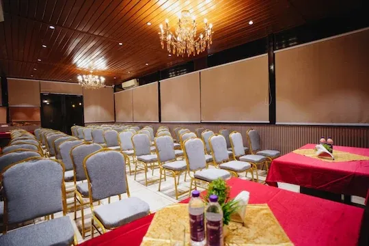hotels for couple in hari's court inns & hotels lajpat nagar delhi