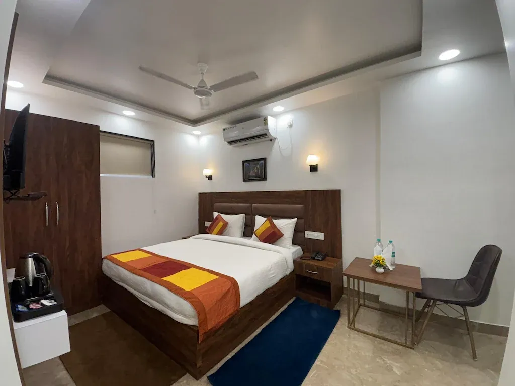 best hourly hotels in hotal aura suite delhi