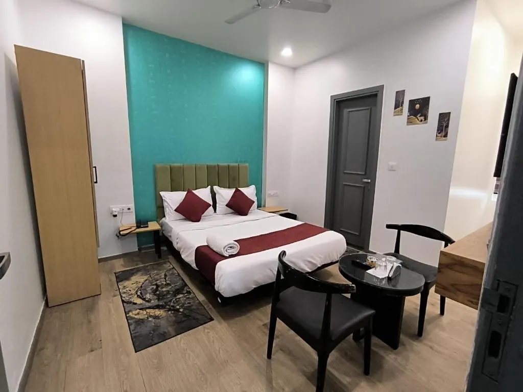 4 star hotels in hotel 7 star delhi