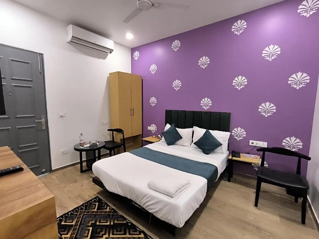 couple hotels in hotel 7 star delhi