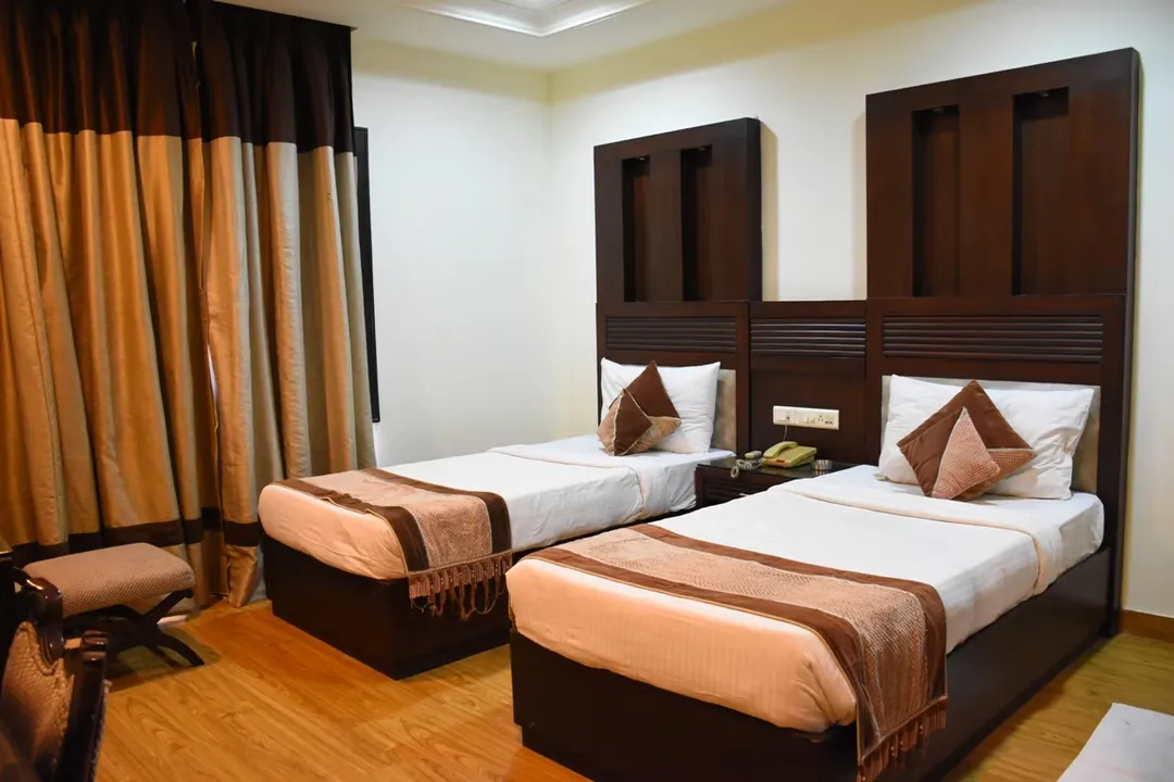 book hotels in hotel aaron grand delhi