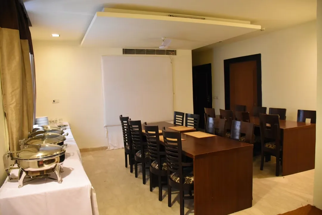 best 3 star hotels in hotel aaron grand delhi