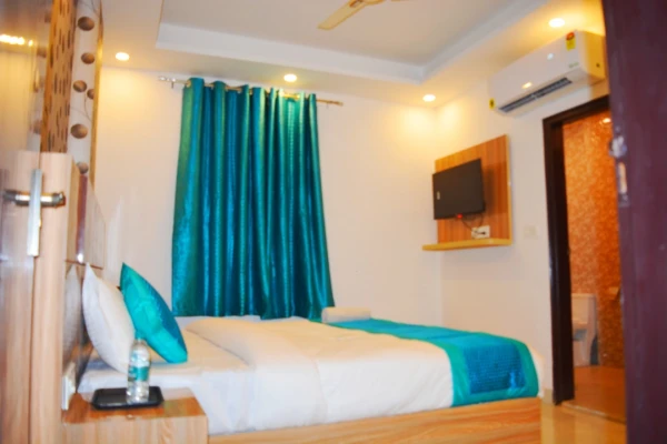 best unmarried couple friendly hotels in hotel alpha stay delhi