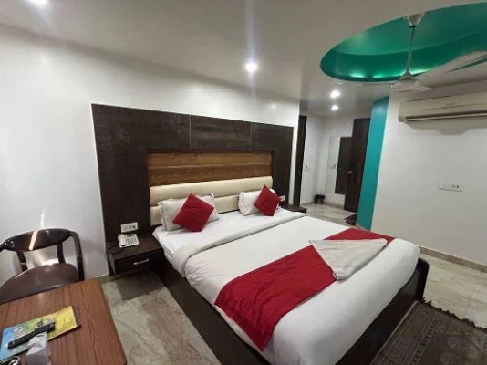 hotel with banquet hall in mahipalpur, delhi - hotel amour