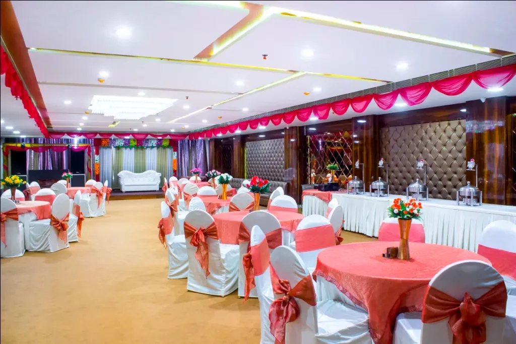 best luxury hotels in hotel ap holiday inn delhi