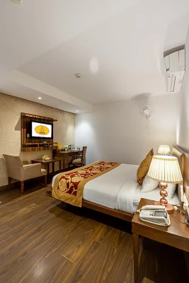 hotel with banquet hall in kapashera, delhi - hotel arch plaza