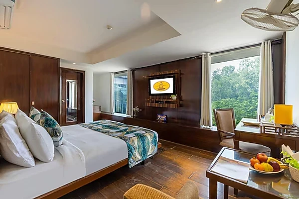 hotel with swimming pool in kapashera, delhi - hotel arch plaza