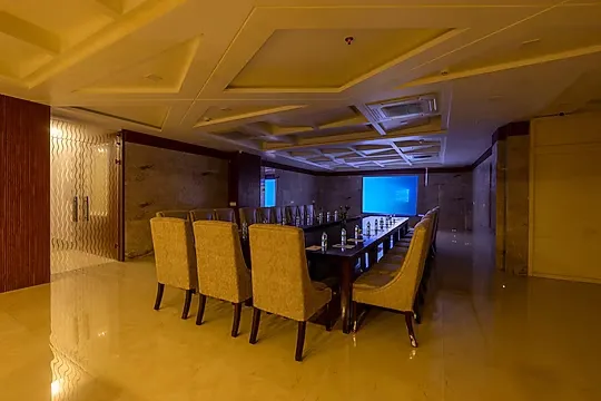 hotel with gym in mahipalpur, delhi - hotel arch