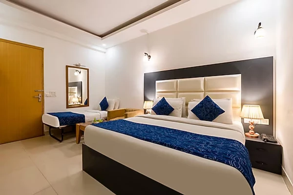 hotel with banquet hall in mahipalpur, delhi - hotel arch