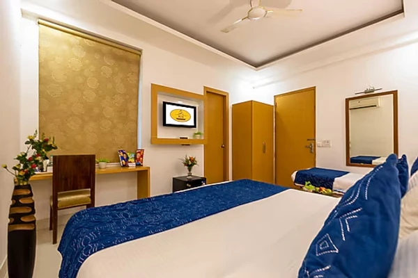 family hotel with pool in mahipalpur, delhi - hotel arch