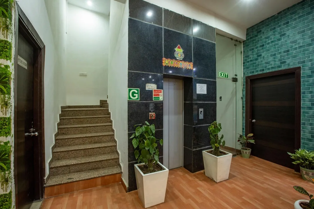 jacuzzi hotel in mahipalpur, delhi - hotel ark wood