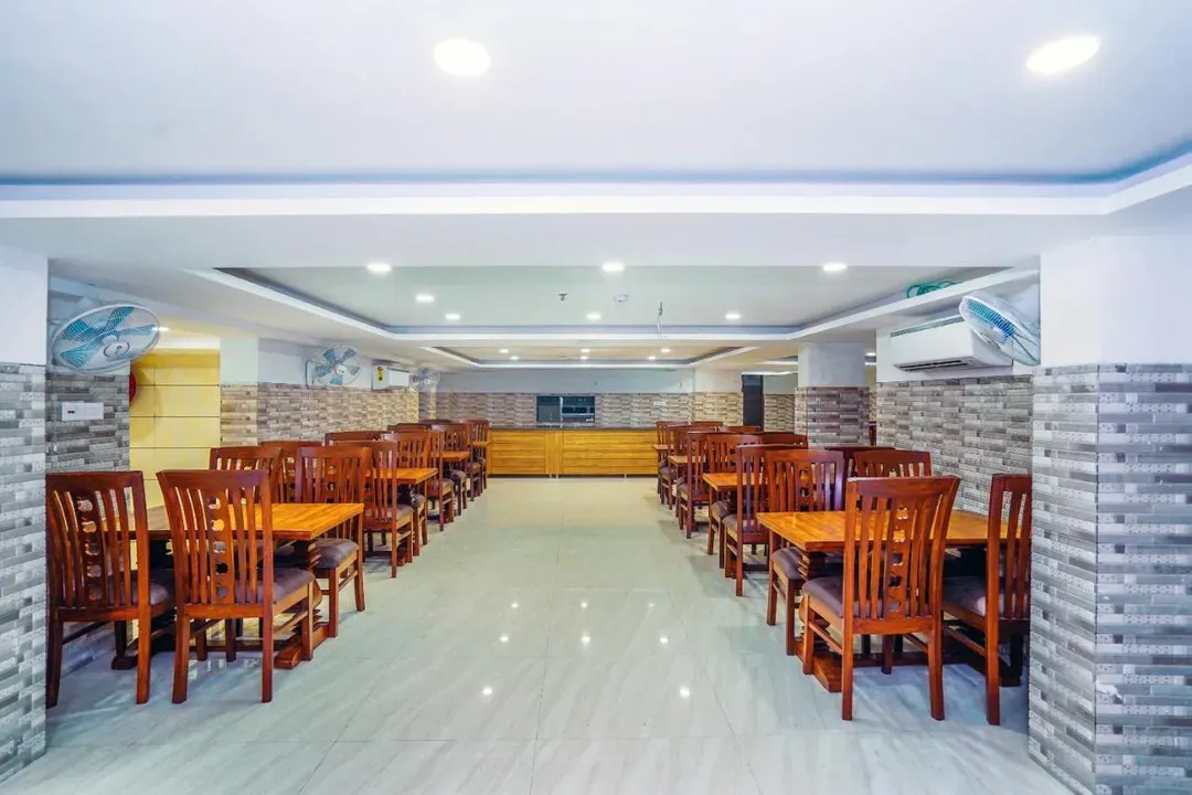 best luxury hotels in hotel aura grand delhi