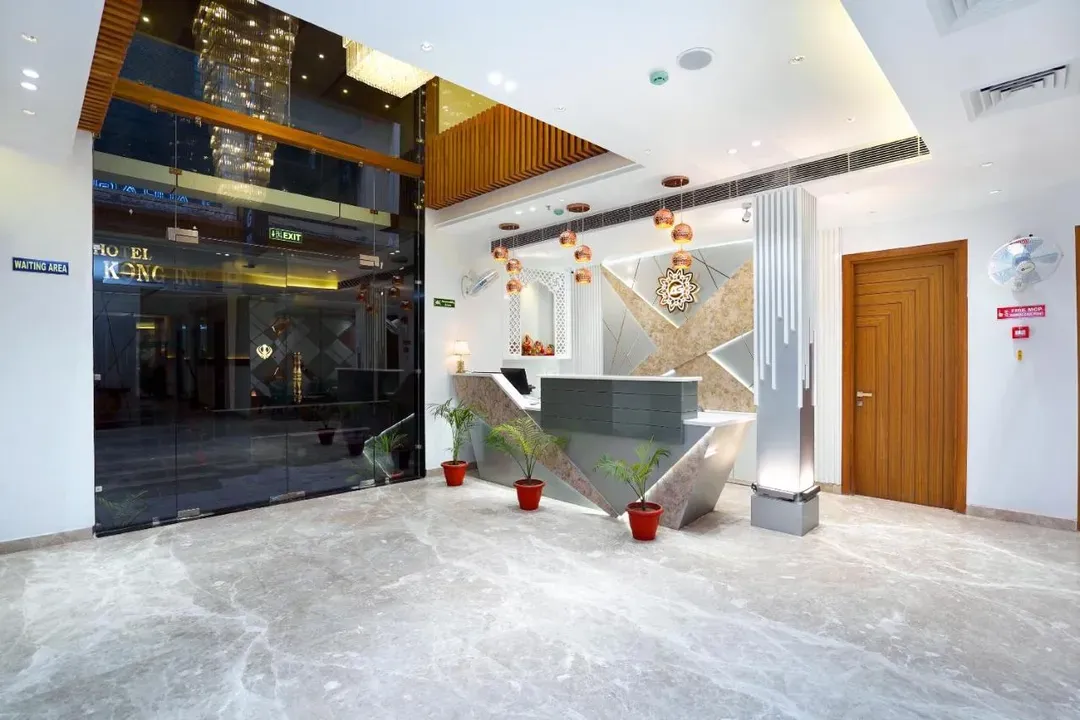 luxury hotels in hotel aura grand delhi