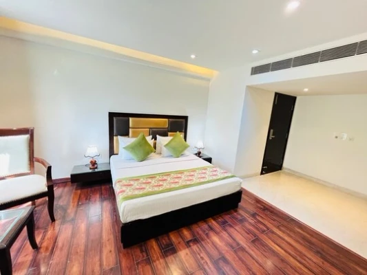 online room booking in anand vihar, delhi - hotel aura ip grand by qotel karkardooma