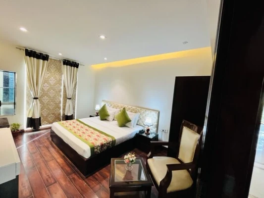 hotel with free parking in anand vihar, delhi - hotel aura ip grand by qotel karkardooma
