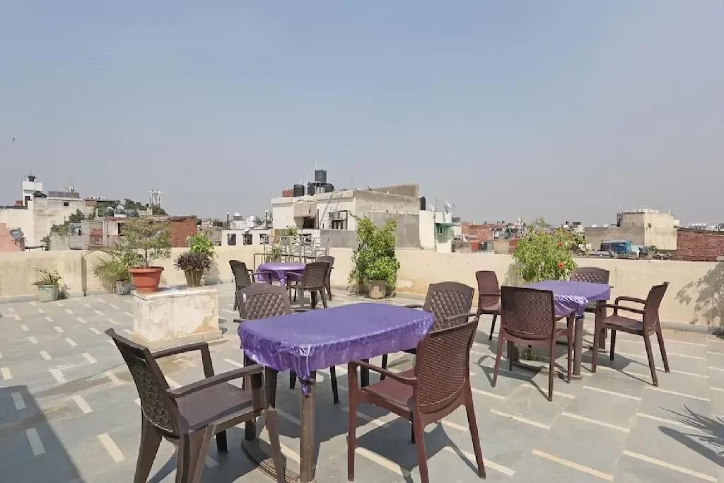 best day hotels in hotel aura palace deluxe delhi