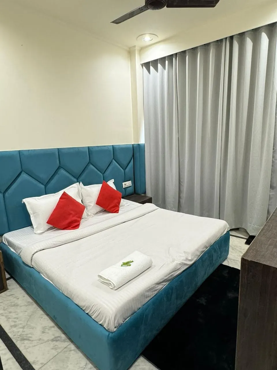 best 24 hours check in hotels in hotel blue diamond delhi
