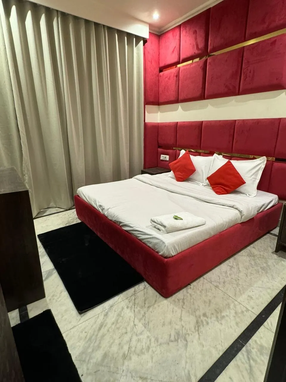 best hotel in hotel blue diamond delhi