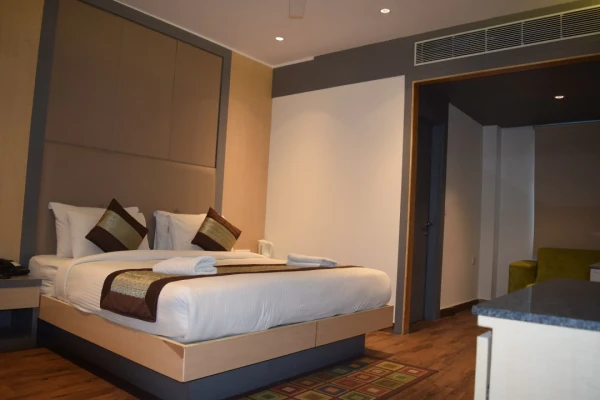 hotel with swimming pool in paharganj, delhi - hotel cabana