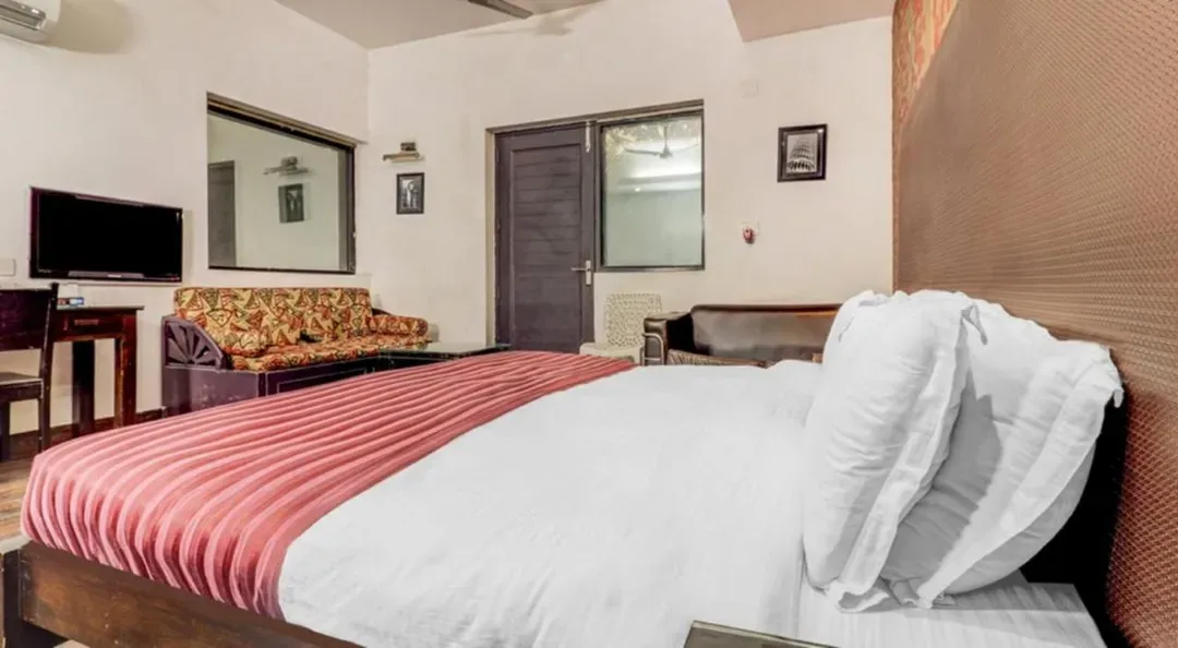 day hotels in hotel chalet saket delhi