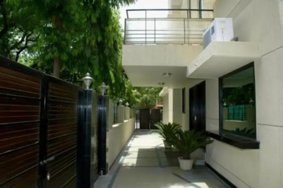 best night stay hotels in hotel chalet saket delhi