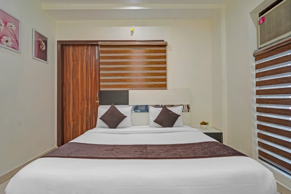 luxury hotel in hotel church house rohini delhi