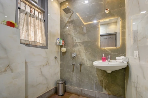 sector 18, delhi hotel booking - hotel cozy nest rohini
